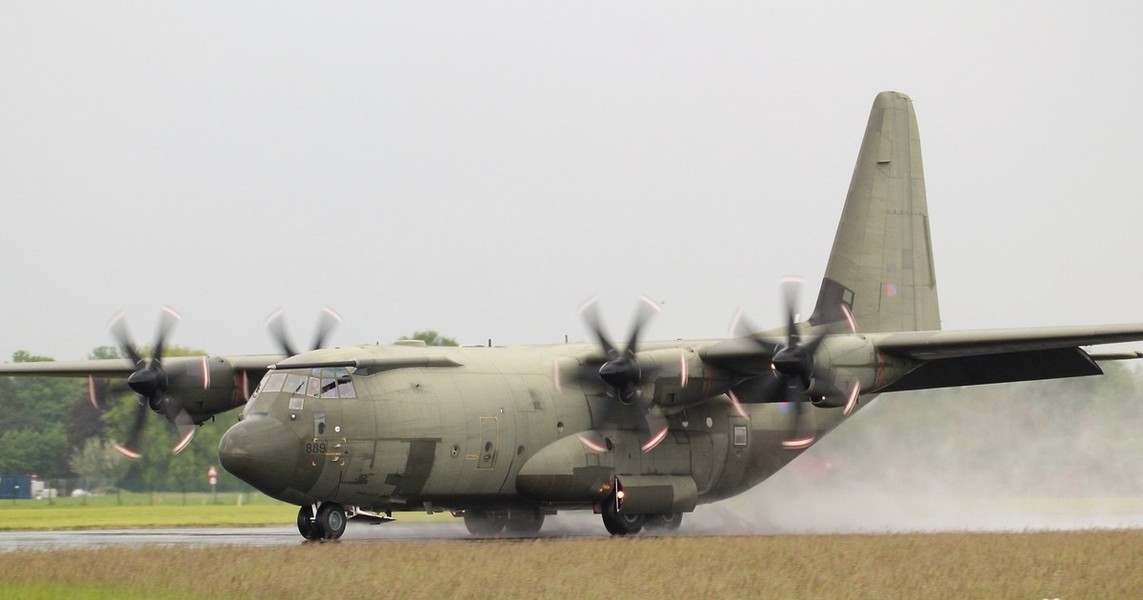  C-130J Super Hercules được trang bị 4 động cơ cánh quạt loại Rolls-Royce AE 2100D3 công suất 3.458 kW (4.637 mã lực) mỗi chiếc, cho tốc độ tối đa 671 km/h, tầm hoạt động 5.250 km, trần bay 12.300 m.