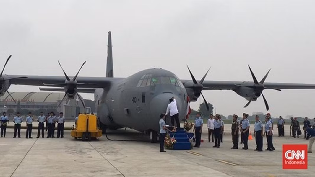 Cuối cùng, Canberra quyết định rằng C-130J Super Hercules là máy bay vận tải hạng trung tốt nhất cho nhu cầu của Lực lượng Không quân Hoàng gia Australia, nó đã vượt qua đối thủ nặng ký nhất là chiếc Airbus A400M của châu Âu.