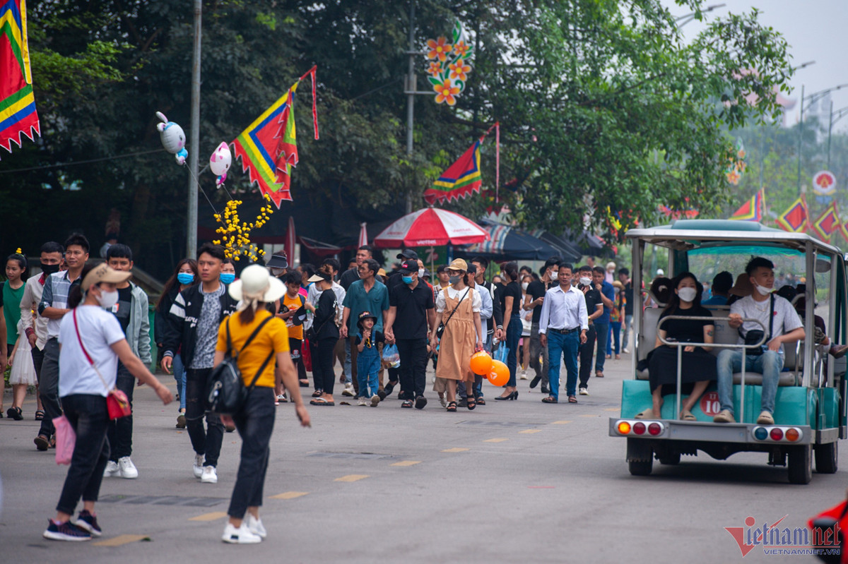 Ban ha flycam hoat dong trai phep tai le hoi Den Hung-Hinh-4
