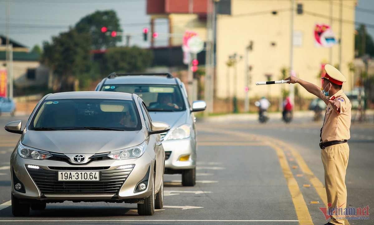Ban ha flycam hoat dong trai phep tai le hoi Den Hung