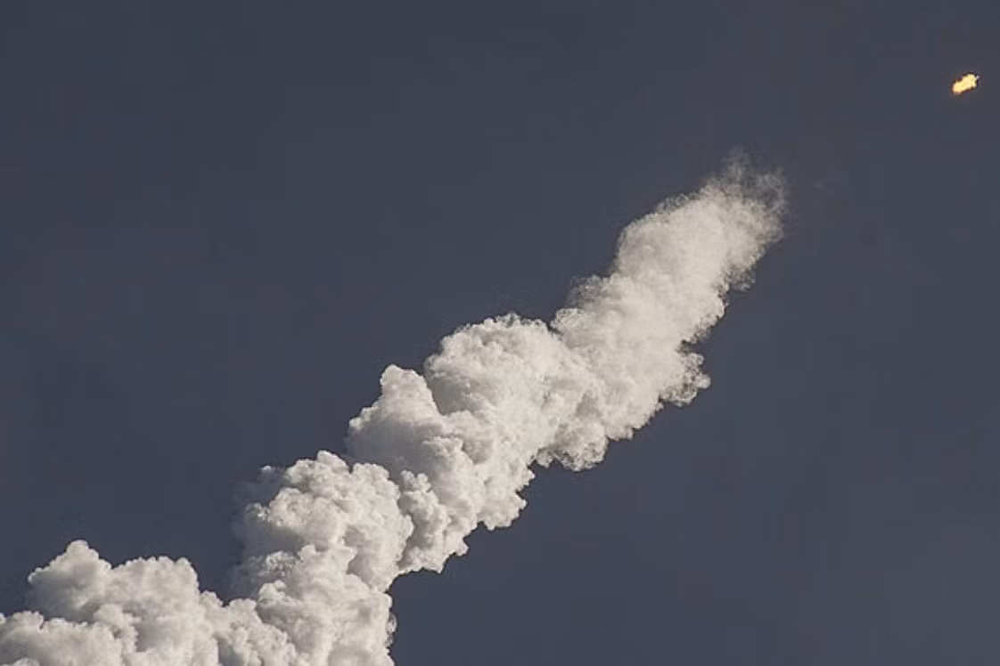 Ukraine tuyên bố bắn hạ 47 tên lửa Nga, Canada gửi xe tăng cho Kiev - Hình 2 Ukraine tuyen bo ban ha 47 ten lua Nga, Canada gui xe tang cho Kiev-Hinh-2