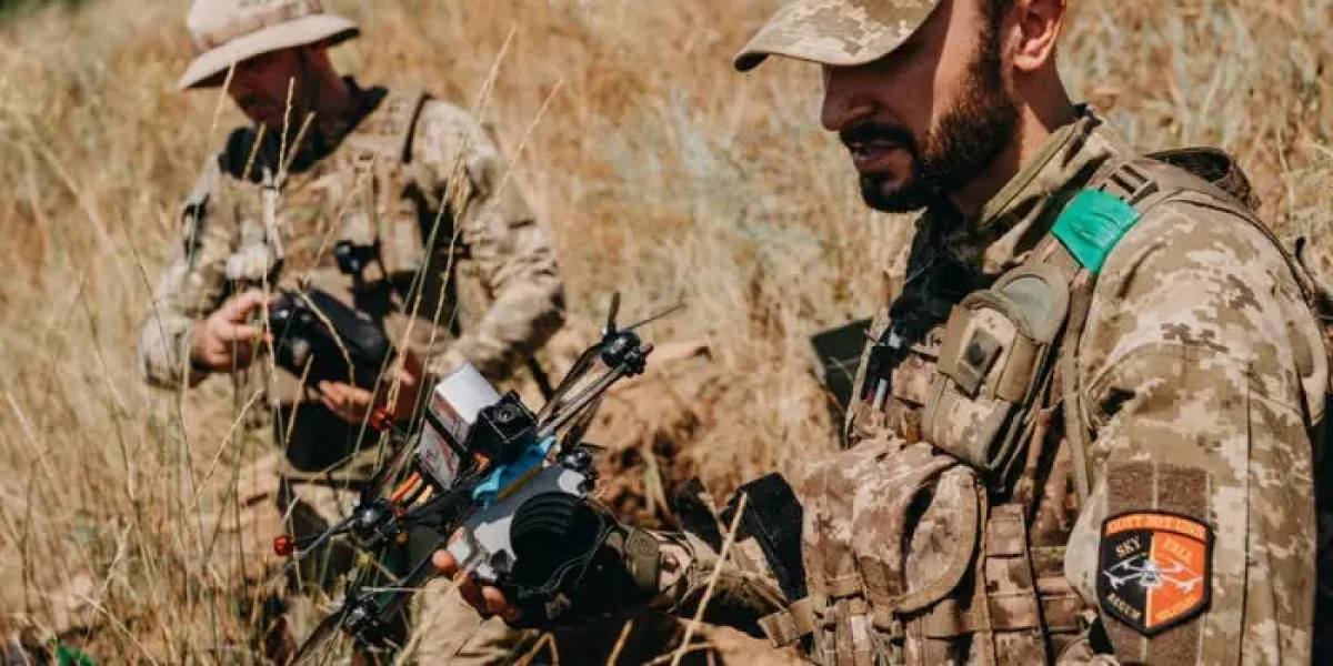 FPV giá rẻ- loại vũ khí nghiệp dư có thể phá hủy cả xe bọc thép FPV gia re- loai vu khi nghiep du co the pha huy ca xe boc thep