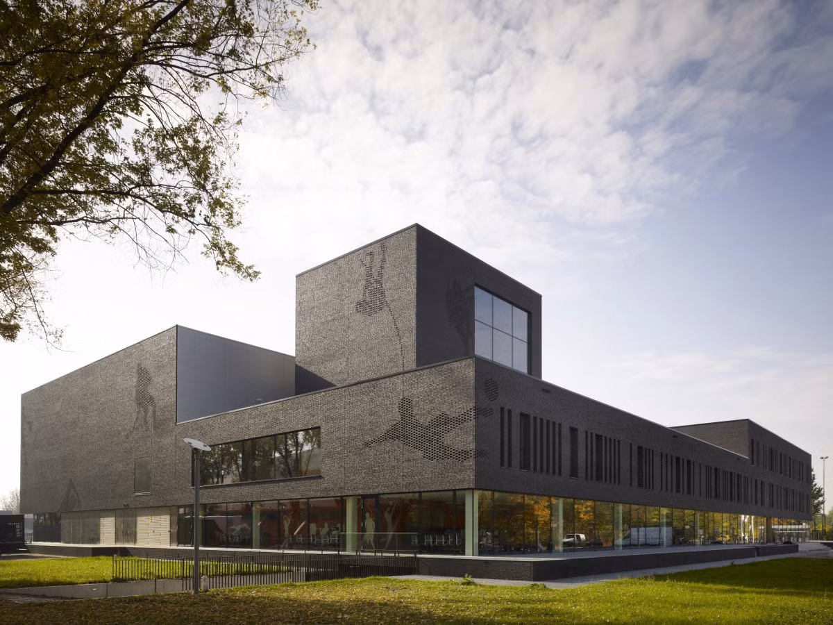 Thiết kế hiện đại của tổ hợp nhà thể thao trong một trường học ở Hà Lan giành giải nhất hạng mục trường phổ thông.