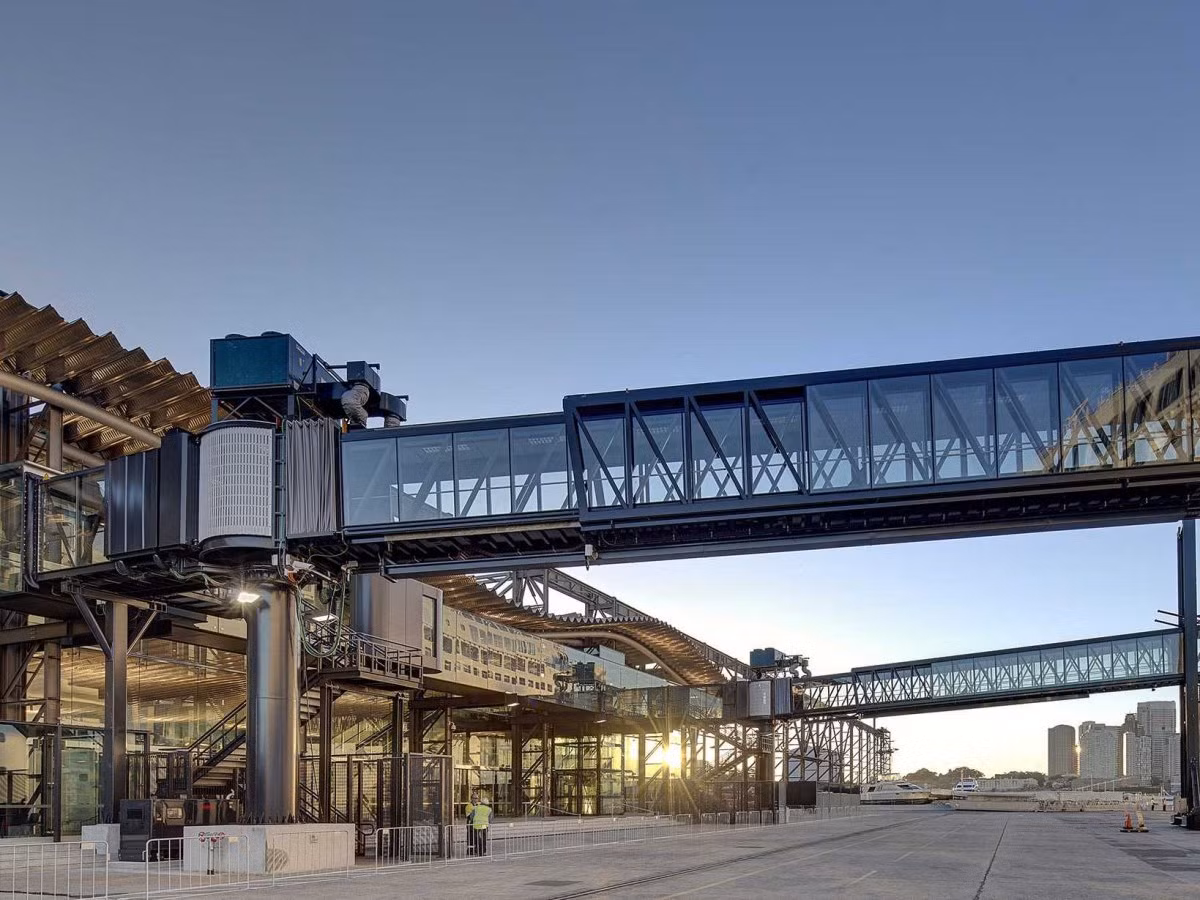 Trong hạng mục công trình vận tải, giải nhất thuộc về cảng trung chuyển Sydney, Australia.