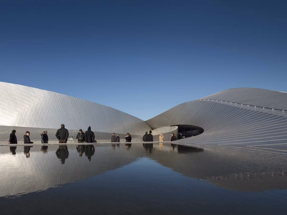 Công viên hải dương quốc gia Đan Mạch với mái làm bằng 33.000 mảnh nhôm giành giải nhất thiết kế hạng mục nhà trưng bày.