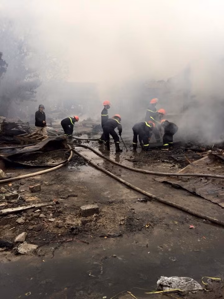 Hình ảnh tan hoang của chợ Ba Đồn sau đám cháy.