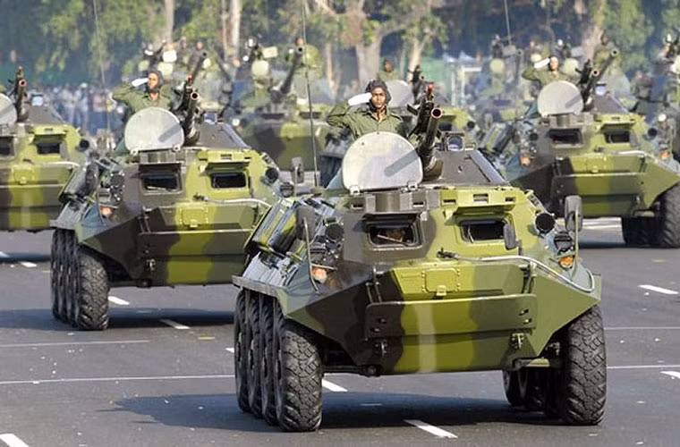 Lực lượng xe bọc thép chở quân/chiến đấu của Cuba gồm khoảng 1.200 chiếc (như loại BMP-1; BRDM-1/2; BTR-152/40/50/60). Tuy nhiên, có thể chỉ còn một phần hoạt động do Cuba không đủ kinh phí duy trì toàn bộ. Điều đặc biệt là dựa trên khung gầm xe bọc thép BTR-60, Cuba đã trang bị một số tháp pháo lấy từ xe tăng T-54/55, xe chiến đấu bộ binh BMP-1 biến nó thành loại xe chiến đấu mới.