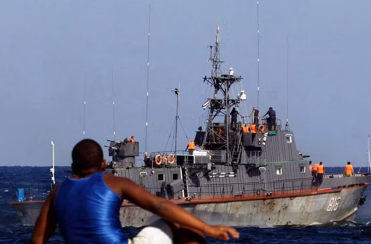 Ngoài ra, Cuba còn có 1 tàu săn ngầm lớp Pauk II, tàu quét mìn Sonya, Yevgenya và một số tàu đổ bộ nhỏ.