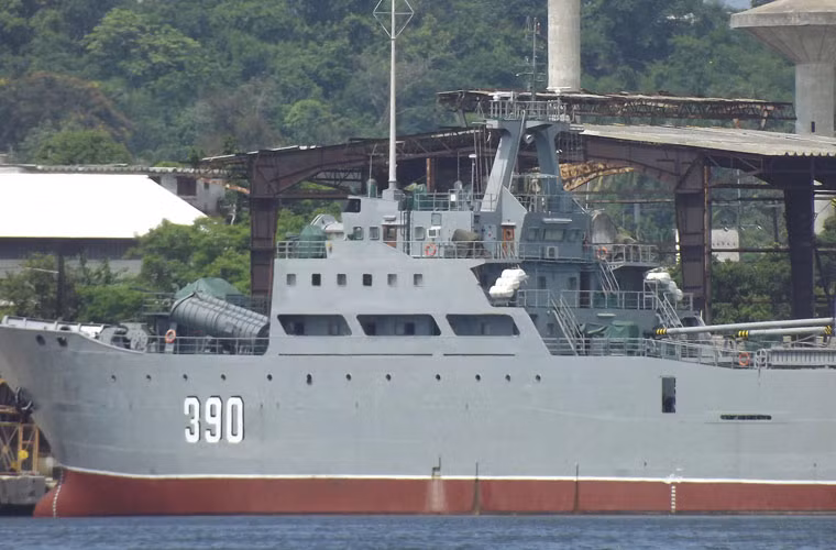 Hải quân Cuba là lực lượng nhỏ nhất trong các thành phần Lực lượng Vũ trang Cách mạng Cuba với quân số khoảng 3.000 người (gồm cả 500 lính thủy đánh bộ), trang bị khoảng 17-18 tàu các loại.