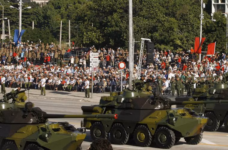 Xe bọc thép BTR-60 được lắp tháp pháo xe tăng T-54/55 biến nó thành một loại xe tăng bánh lốp.