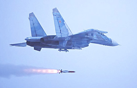 Tiêm kích đa năng Su-30MK của Không quân Nga phóng tên lửa R-77.