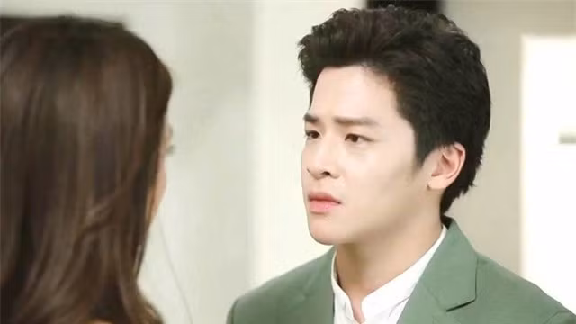 Vừa nhìn thấy tôi, người yêu cũ sợ đến nỗi không thốt nổi lời nào Vua nhin thay toi, nguoi yeu cu so den noi khong thot noi loi nao