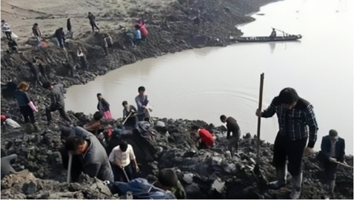 Kho báu bằng vàng dưới sông, hút nước 4 tháng liên tục mới lấy được Kho bau bang vang duoi song, hut nuoc 4 thang lien tuc moi lay duoc