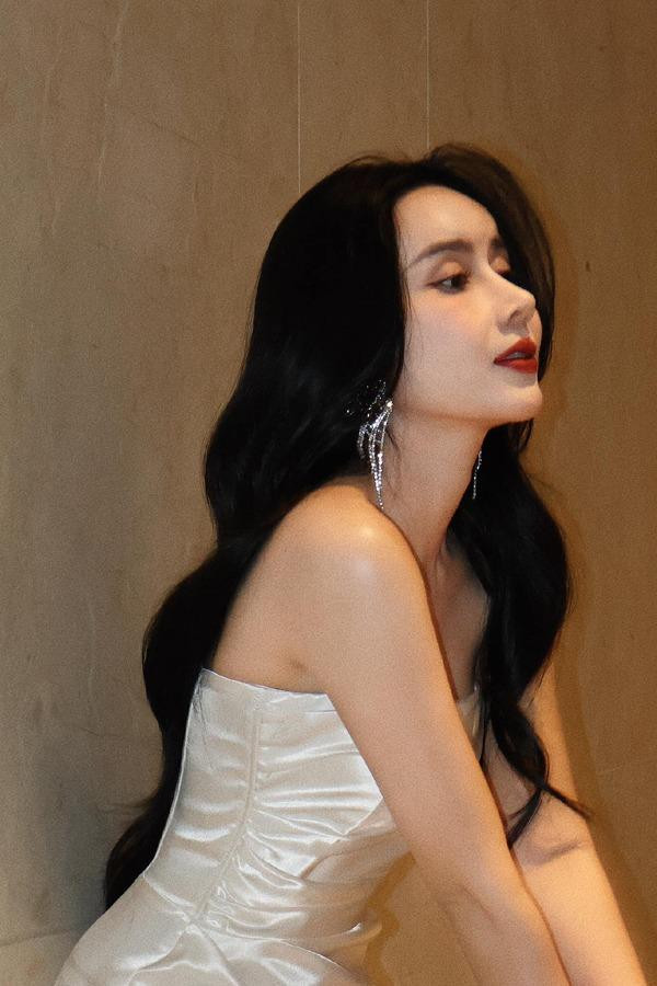 au chia tay Hồ Hoài Anh, cuộc sống của Lưu Hương Giang chỉ dành cho công việc và 2 cô con gái.