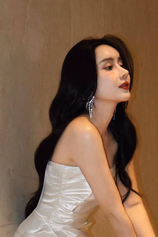 Sau chia tay Hồ Hoài Anh, cuộc sống của Lưu Hương Giang chỉ dành cho công việc và 2 cô con gái.