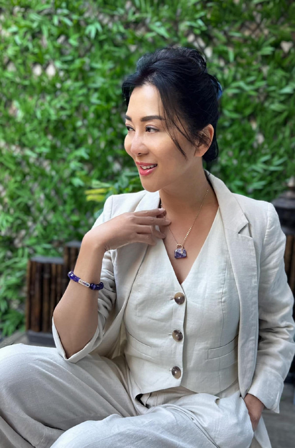 Dù thành công trong mọi lĩnh vực nhưng nữ MC sinh năm 1965 vẫn gặp trắc trở đường tình. Chị trải qua 2 cuộc hôn nhân tan vỡ và hiện đang làm mẹ đơn thân của 2 cô gái. Cách đây nhiều năm chị có mối tình với bạn trai doanh nhân và từng gây sốt với chiếc nhẫn có giá 41 tỷ đồng. Thời điểm đó, để bớt ồn ào, MC Kỳ Duyên phải lên tiếng đính chính, đây là chiếc nhẫn được người ta nhờ đeo, để quảng cáo trong lần dẫn một show diễn.