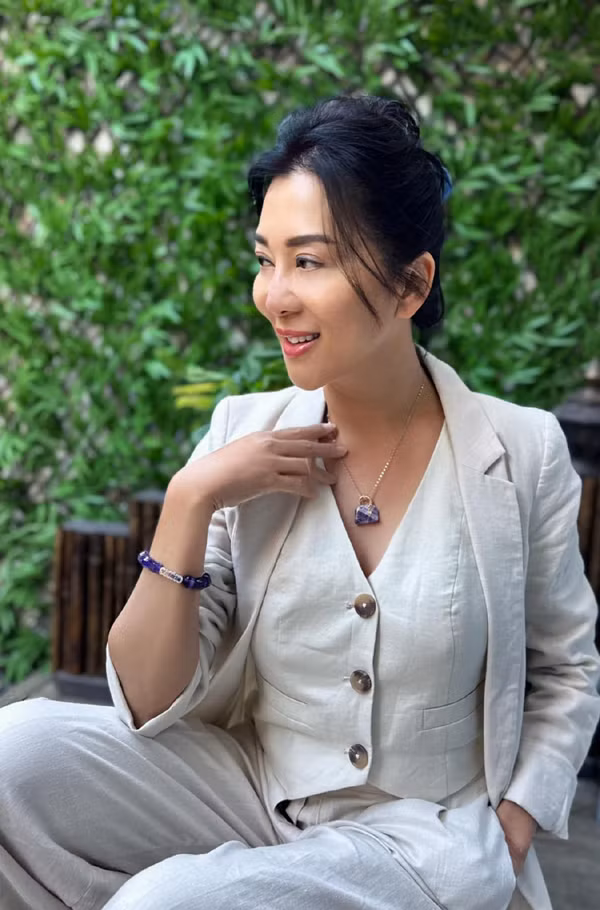 Dù thành công trong mọi lĩnh vực nhưng nữ MC sinh năm 1965 vẫn gặp trắc trở đường tình. Chị trải qua 2 cuộc hôn nhân tan vỡ và hiện đang làm mẹ đơn thân của 2 cô gái. Cách đây nhiều năm chị có mối tình với bạn trai doanh nhân và từng gây sốt với chiếc nhẫn có giá 41 tỷ đồng. Thời điểm đó, để bớt ồn ào, MC Kỳ Duyên phải lên tiếng đính chính, đây là chiếc nhẫn được người ta nhờ đeo, để quảng cáo trong lần dẫn một show diễn.