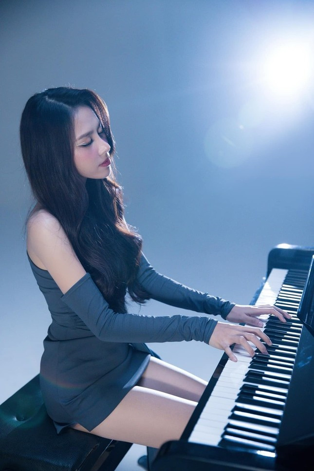 'Sam soi' chat giong cua A hau gen Z 'be lai' sang ca hat-Hinh-6