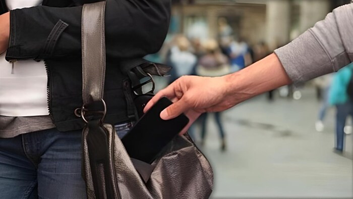 Công ty sẽ cho phép sử dụng các linh kiện đã qua sử dụng khi sửa chữa iPhone miễn là chúng đáp ứng một số điều kiện nhất định: các linh kiện đó phải tương thích và chúng phải được lấy một cách hợp pháp, nghĩa là chúng không thể đến từ một chiếc iPhone bị đánh cắp.