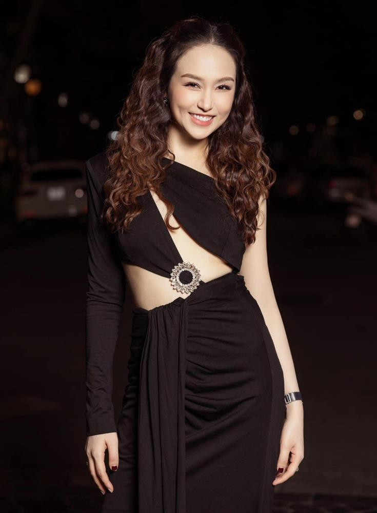 Ba xa Tuan Hung thang hang nhan sac, me style khoe them nguc quyen ru-Hinh-8