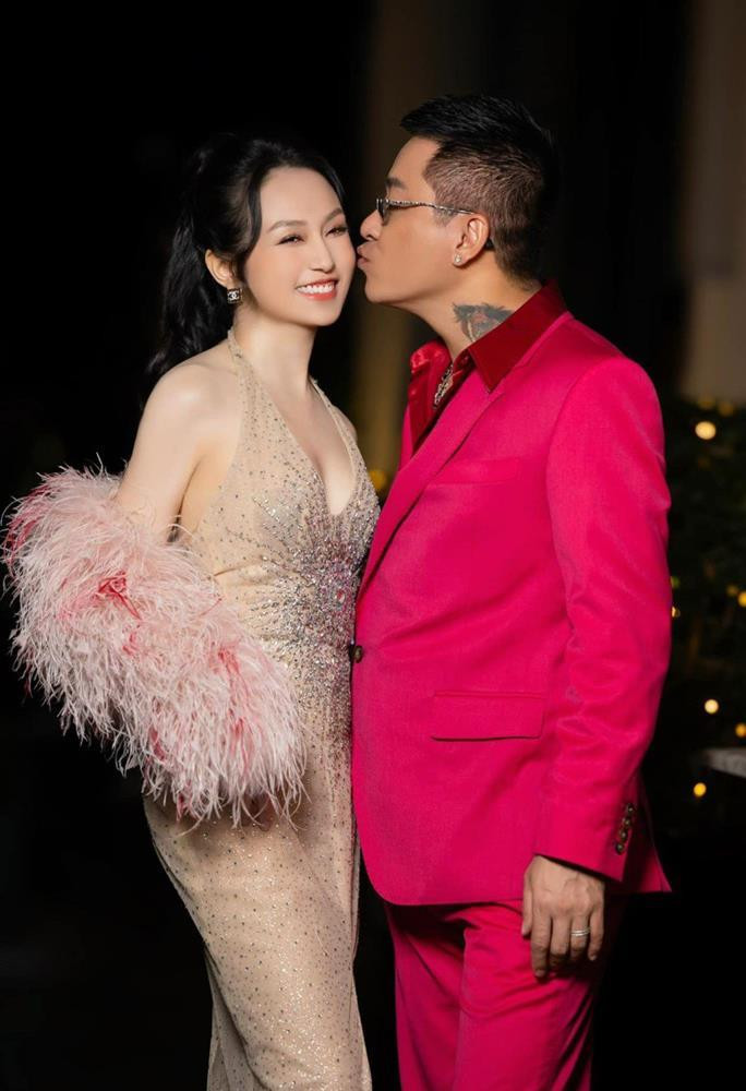 Ba xa Tuan Hung thang hang nhan sac, me style khoe them nguc quyen ru-Hinh-2