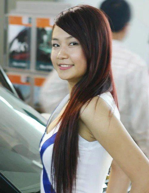 Ba xa Tuan Hung thang hang nhan sac, me style khoe them nguc quyen ru