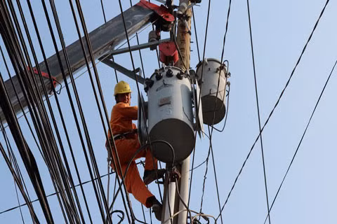 EVN dau tu ngoai nganh khung co nao?