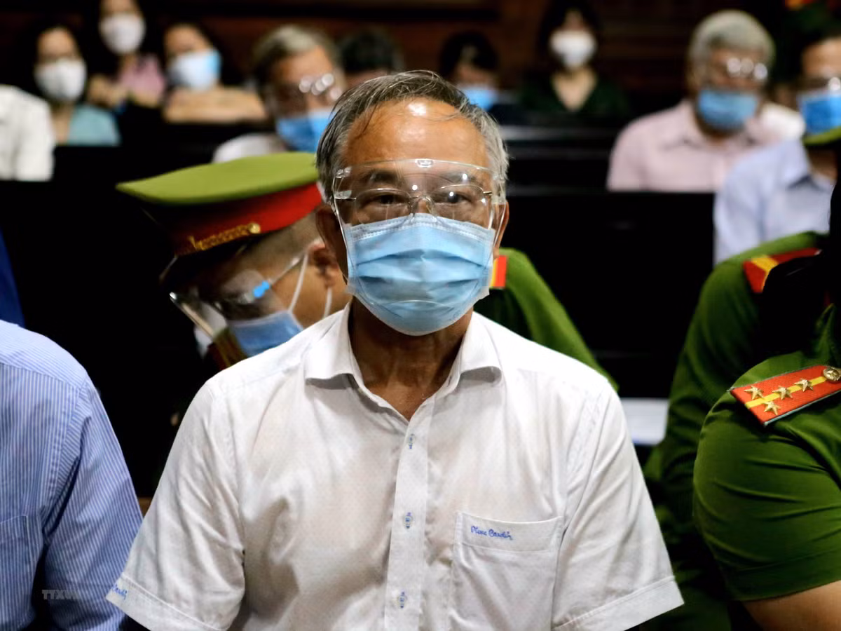 Ngày 2/12, TAND cấp cao tại TPHCM tuyên án phúc thẩm đối với 5 bị cáo trong vụ sai phạm liên quan đến khu đất vàng 8-12 Lê Duẩn (quận 1, TPHCM). Hội đồng xét xử (HĐXX) phúc thẩm bác kháng cáo, y án 8 năm tù đối với ông Nguyễn Thành Tài (cựu phó chủ tịch UBND TP.HCM) do những sai phạm mà ông gây ra trong quá trình công tác.