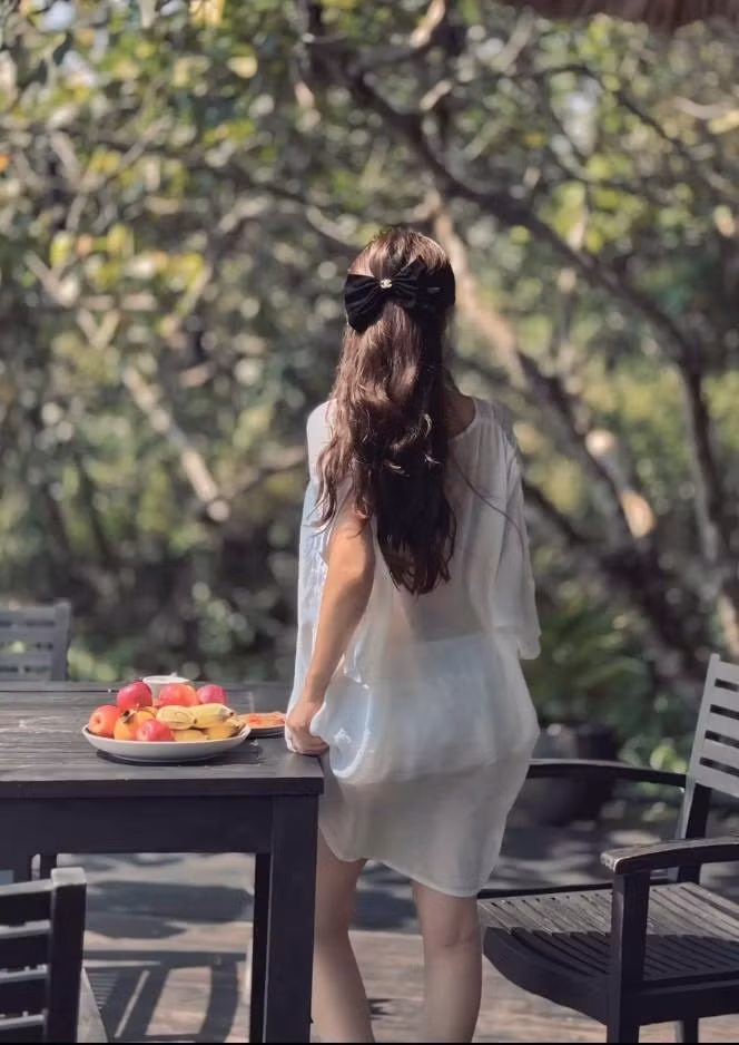 Phanh Lee là một trong những "nàng dâu nghìn tỷ" nhận được nhiều chú ý tại Việt Nam. Kết hôn ở tuổi 30 cùng tổng giám đốc tập đoàn danh tiếng có khối tài sản khủng, cô nàng đang tận hưởng cuộc sống xa hoa, dường như không thiếu thứ gì.