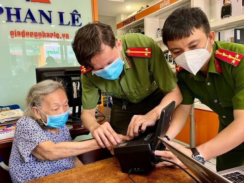 Bo Noi vu de xuat bo chuc danh truong cong an quan, phuong o 3 TP lon