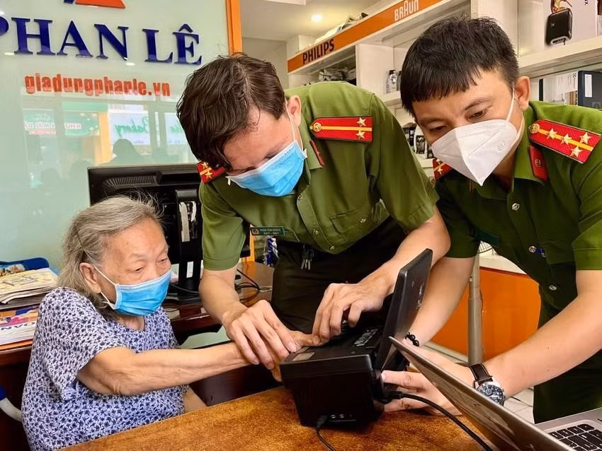 Bo Noi vu de xuat bo chuc danh truong cong an quan, phuong o 3 TP lon