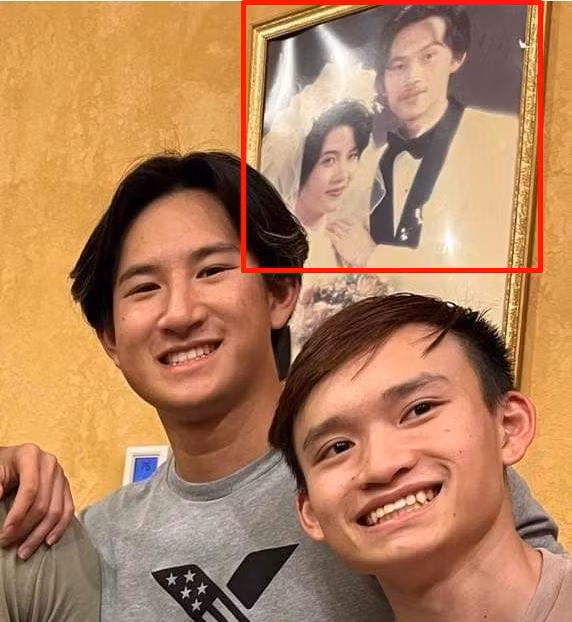 Ngam ro net anh cuoi Hoai Linh treo trong nha o My-Hinh-2