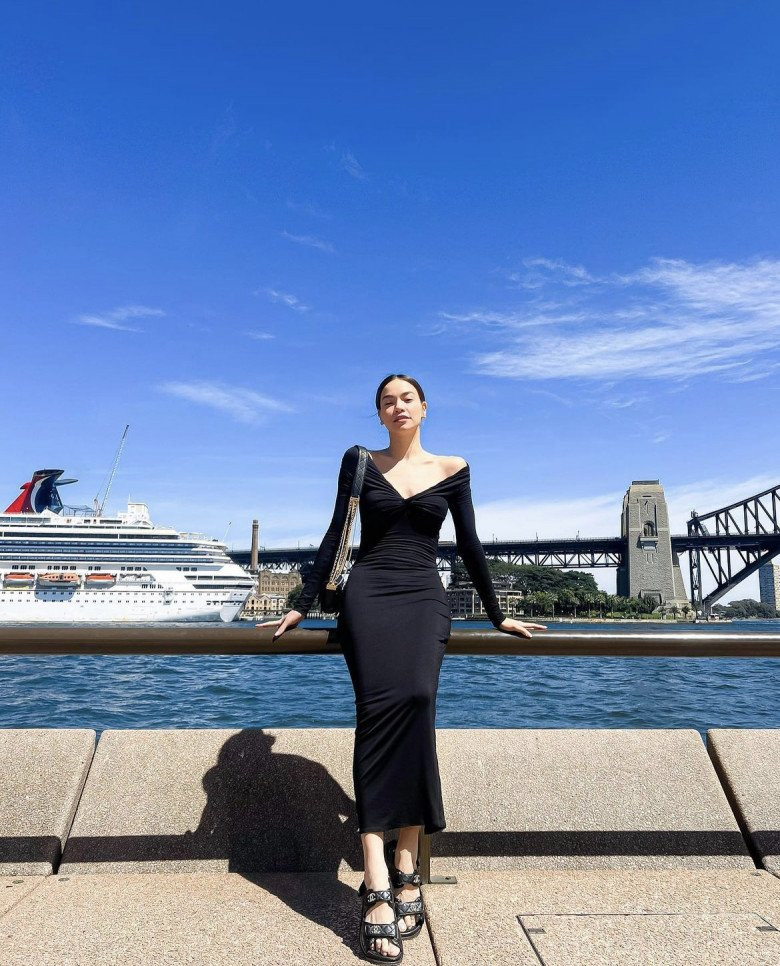 Me 3 con Ho Ngoc Ha nay gay tong teo, dien ao xe sau-Hinh-3