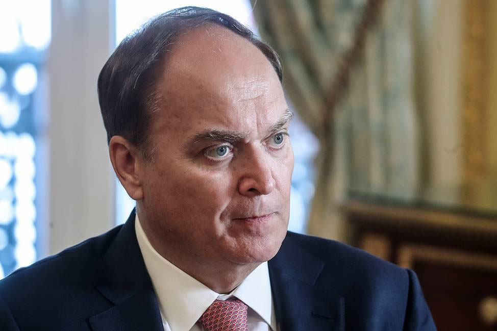 My bat ngo do trung phat tai chinh cac co quan ngoai giao Nga