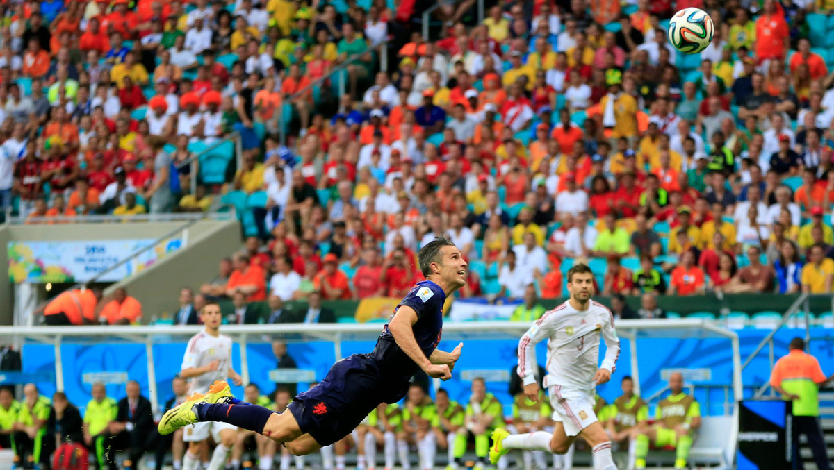 Chiến thắng 5-1 của Hà Lan trước Tây Ban Nha tại World Cup 2014 cũng là một trong những kết quả gây sốc ở vòng bảng. Không ai nghĩ nhà đương kim vô địch thế giới khi đó lại thua đậm trước bại tướng của họ 4 năm trước.