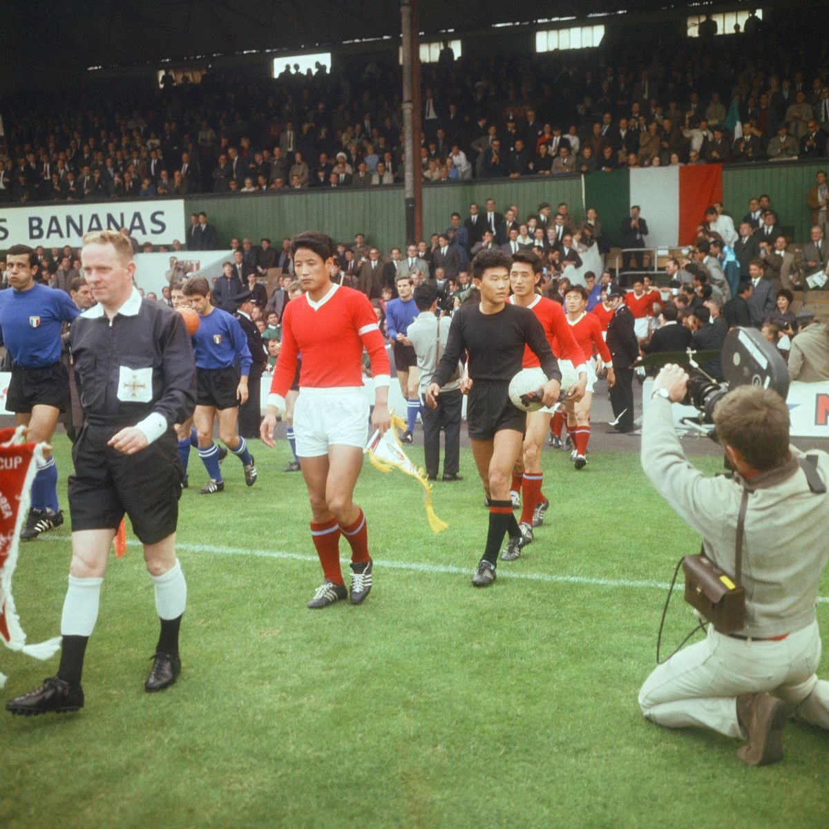 Trong khi đó, Italy ở World Cup 1966 rất mạnh, được đánh giá là một trong những ứng cử viên vô địch giải đấu. Họ cũng từng hai lần vô địch World Cup trước đó vào các năm 1934 và 1938. Tuy nhiên, bàn thắng duy nhất của Park Do-Ik giúp Triều Tiên làm nên lịch sử. Đó cũng là lần đầu tiên trong lịch sử, châu Á có một đội tuyển lọt vào tứ kết World Cup.