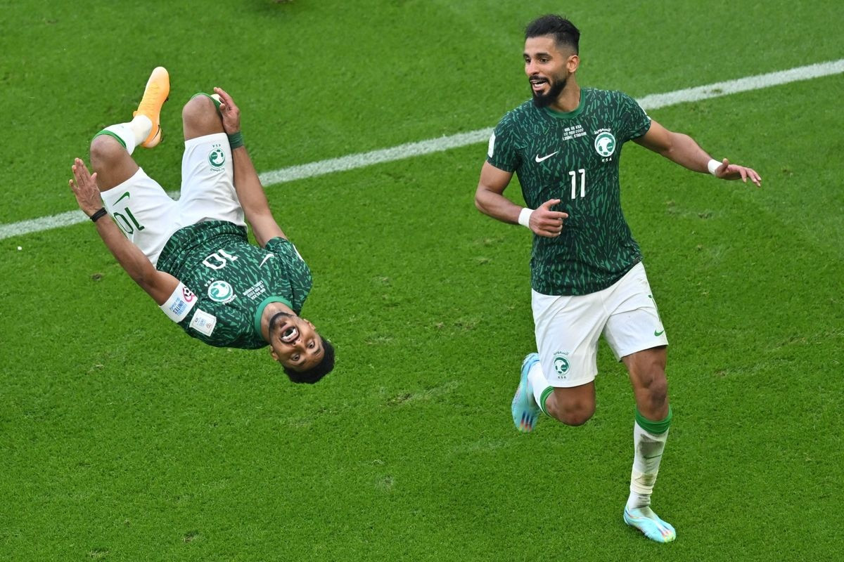 Cựu danh thủ tuyển Anh Gary Lineker đánh giá trận thắng của Saudi Arabia trước Argentina tại World Cup 2022 sẽ đi vào lịch sử như một trong những kết quả bất ngờ của vòng bảng World Cup, nơi có sự chênh lệch trình độ lớn giữa các đội tuyển từ nhiều châu lục.