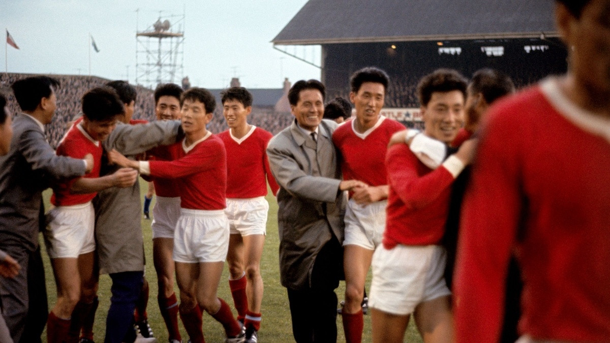 Chiến thắng 1-0 của CHDCND Triều Tiên trước Italy ở World Cup 1966 cũng là một trong những kết quả bất ngờ nhất lịch sử giải đấu. Bóng đá châu Á thời điểm đó không được đánh giá cao, khi chỉ được FIFA cấp một suất tham dự World Cup. Hai trận đầu tiên, Triều Tiên thua Liên Xô 0-3 và cầm hòa Chile 1-1.
