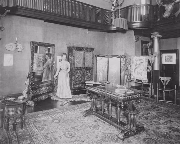 Ai la nguoi ve buc chan dung dau tien cua Tu Hi Thai hau?-Hinh-5