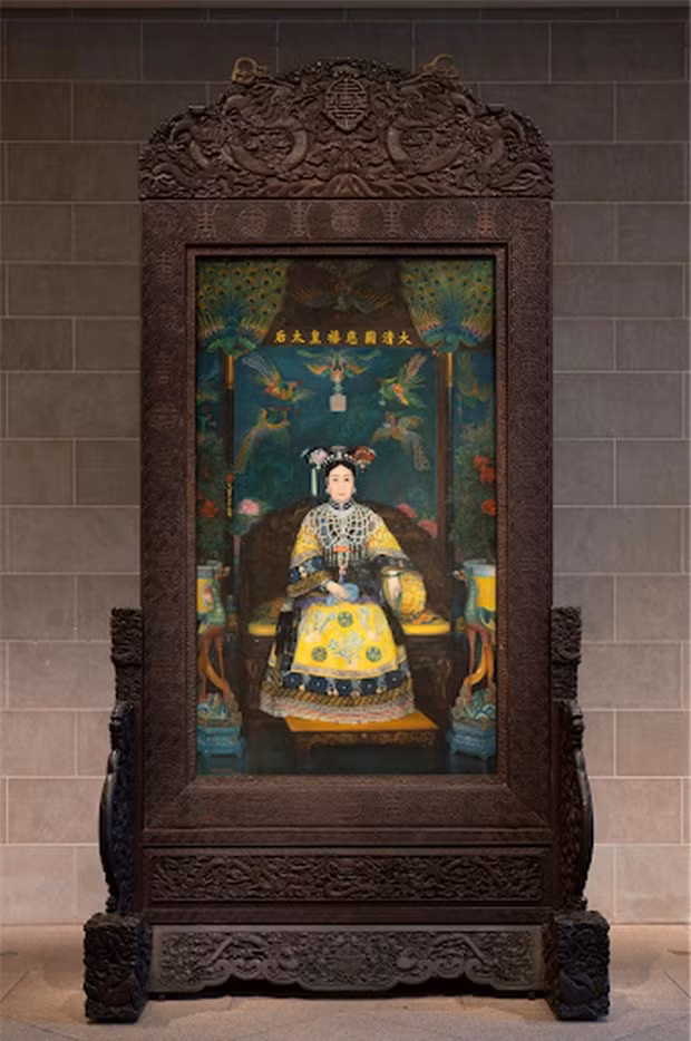 Ai la nguoi ve buc chan dung dau tien cua Tu Hi Thai hau?-Hinh-8