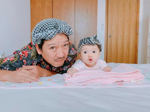 Con gái Trường Giang 'dính keo' với ba khi bị bệnh - Hình 4 Con gai Truong Giang 'dinh keo' voi ba khi bi benh-Hinh-4