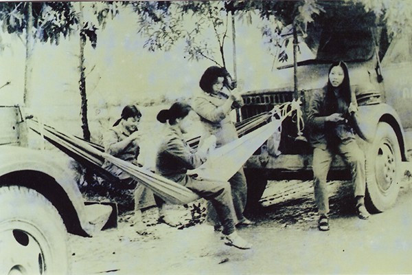 Khong co so lui, tuoi 20 cua nhung nu lai xe vuot lua Truong Son-Hinh-4