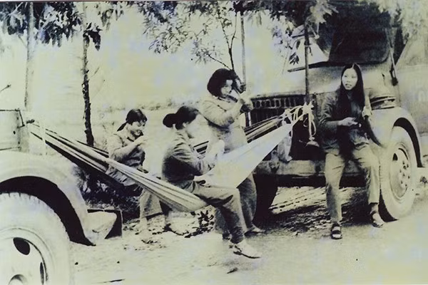 Khong co so lui, tuoi 20 cua nhung nu lai xe vuot lua Truong Son-Hinh-4