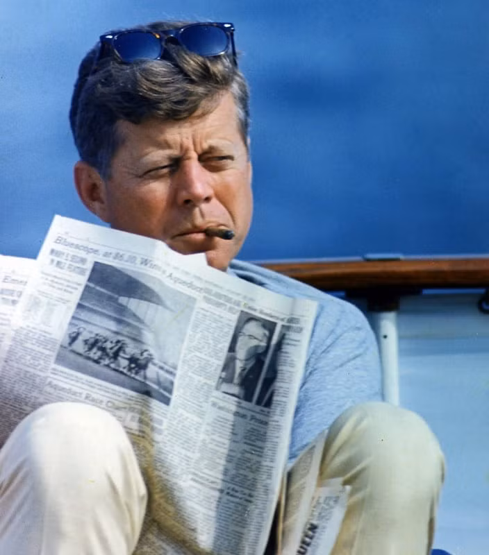 Tổng thống John F. Kennedy. Các điệp viên CIA đã xâm nhập vào kho và trộn vào 800 bao đường một loại hóa chất làm cho đường có vị đắng. Dự tính rằng khi giao cho Liên Xô, toàn bộ số đường này sẽ được xử lý cùng lúc, vì vậy cả 7.000 tấn đường sẽ bị hỏng. Chiến dịch này theo đuổi một số mục tiêu. Thứ nhất, như CIA đã báo cáo với Bộ phận Tác chiến đặc biệt của Lầu Năm Góc, thiệt hại kinh tế trực tiếp đối với Liên Xô ước tính lên tới 350.000 - 400.000 USD (khoảng 4 triệu USD theo thời giá năm 2025). Thứ hai, các nguồn tin của The New York Times nói về tầm quan trọng chiến lược của hành động phá hoại này: niềm tin của Liên Xô vào chất lượng sản phẩm Cuba sẽ bị xói mòn, và Chủ tịch Fidel Castro sẽ mất đi khách hàng lớn nhất của mình. Thứ ba, người ta hy vọng rằng chủ tàu Streatham Hill sẽ bị lôi kéo vào các tranh chấp giữa Liên Xô và Cuba, điều này sẽ khiến ông ta và các nhà vận chuyển phương Tây khác không muốn tham gia vào hoạt động thương mại giữa hai quốc gia. Trong vòng vài tuần, vụ việc đã lọt đến tai Bộ Quốc phòng, Bộ Ngoại giao, và sau đó là Tổng thống Kennedy. Nếu CIA hy vọng sẽ nhận được lời khen ngợi vì một chiến dịch được thực hiện hoàn hảo, thì họ đã nhầm.