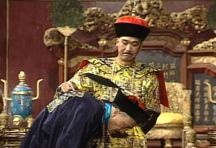 Lưu Dung đã mượn lời Khuất Nguyên để hóa giải kế sách của nhà vua. Nghe xong lời ứng đối ấy, Càn Long liền cười lớn. Sau đó, hoàng đế chẳng những không còn làm khó Lưu Dung mà còn hết lời khen ngợi và ban thưởng hậu hĩnh cho vị trọng thần tài trí hiếm có này.