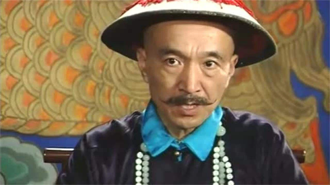 Ngoài ra, Lưu Dung còn được biết đến là người quân tử, thông thạo nhiều loại hình nghệ thuật, trong đó tinh tế nhất là thư pháp. Với nét chữ sâu sa trầm lắng, thư pháp của vị quan này được rất nhiều người săn đón vào thời điểm đó. Bên cạnh đó, cờ vây cũng là một trong những tài năng nổi bật của Lưu Dung.