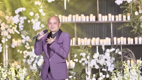 Bây giờ, dù sống cô đơn nhưng nghệ sĩ Xuân Nghĩa vẫn lạc quan và coi nghệ thuật là niềm an ủi của mình. Anh nói: "Nhiều khi những người làm nghệ thuật thì cô đơn cũng là một chất xúc tác để cho ra những tiểu phẩm hay".