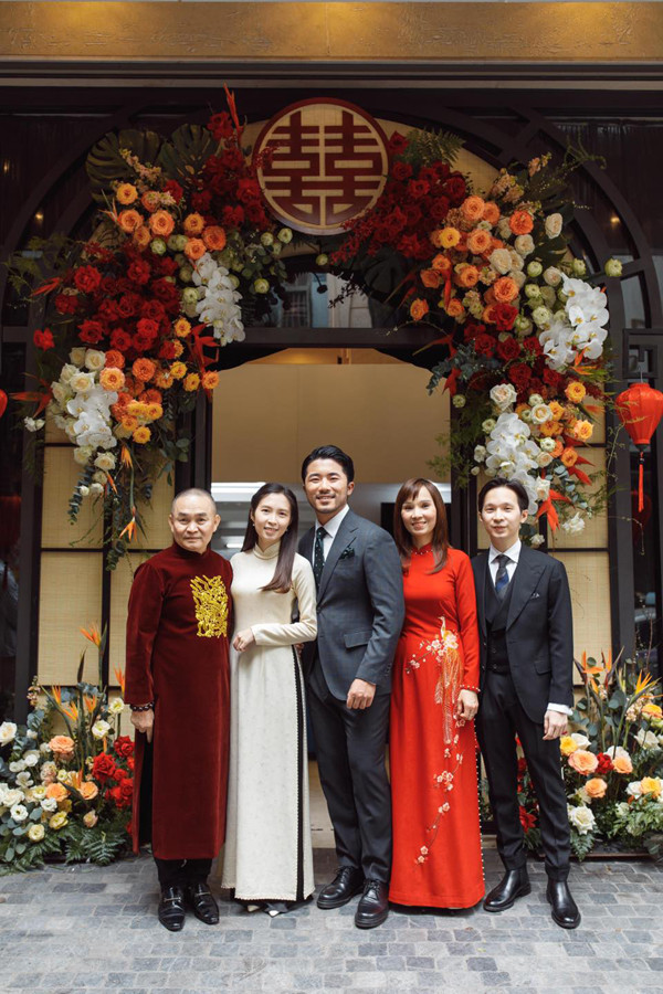 Hiện tại, danh hài Xuân Hinh đã có con rể. Mới đây, anh tổ chức một hôn lễ ngập tràn hạnh phúc cho con gái.