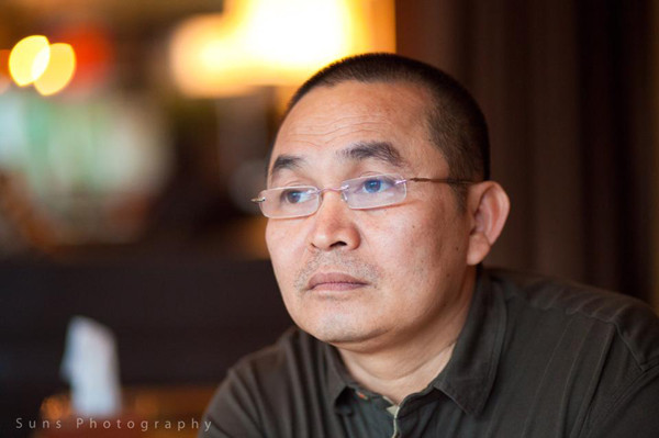 Nhờ có lắm tài lẻ nên từ trước tới giờ, danh hài Xuân Hinh có tiếng là giàu ngầm trong giới showbiz Việt. Cát-sê của nam danh hài luôn cao ngất ngưởng. Theo một số nhà sản xuất, trong làng hài phía Bắc, Xuân Hinh là người có giá cát-sê đóng hài Tết cao nhất bởi đĩa của danh hài này lúc nào cũng "hot". Mức giá để mời được Xuân Hinh đóng hài Tết vai chính cũng phải từ 100 triệu.