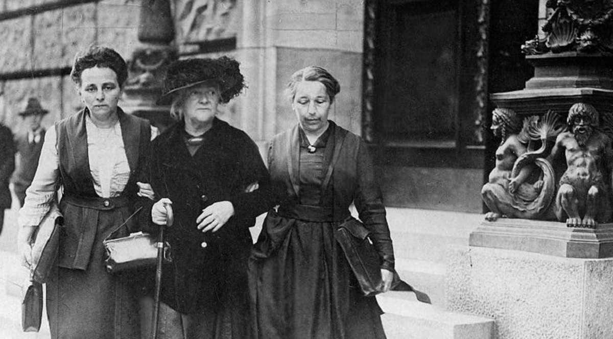 Chân dung người sáng kiến lấy 8/3 là ngày Quốc tế Phụ nữ - Hình 10 Chan dung nguoi sang kien lay 8/3 la ngay Quoc te Phu nu-Hinh-10